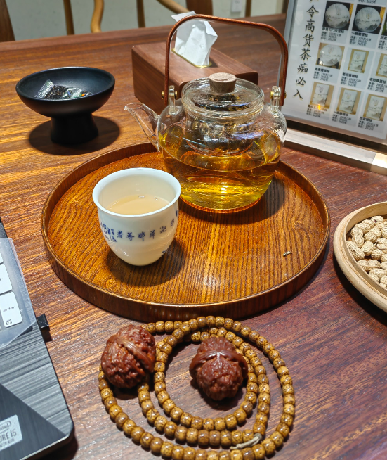 绿茶餐厅上市(绿茶餐厅成功上市引关注)