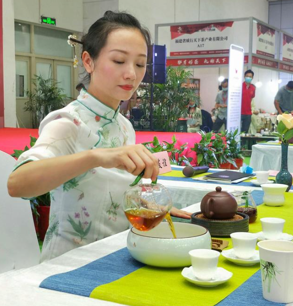 绿茶的保质期一般多久(绿茶的最佳食用期限是多久)